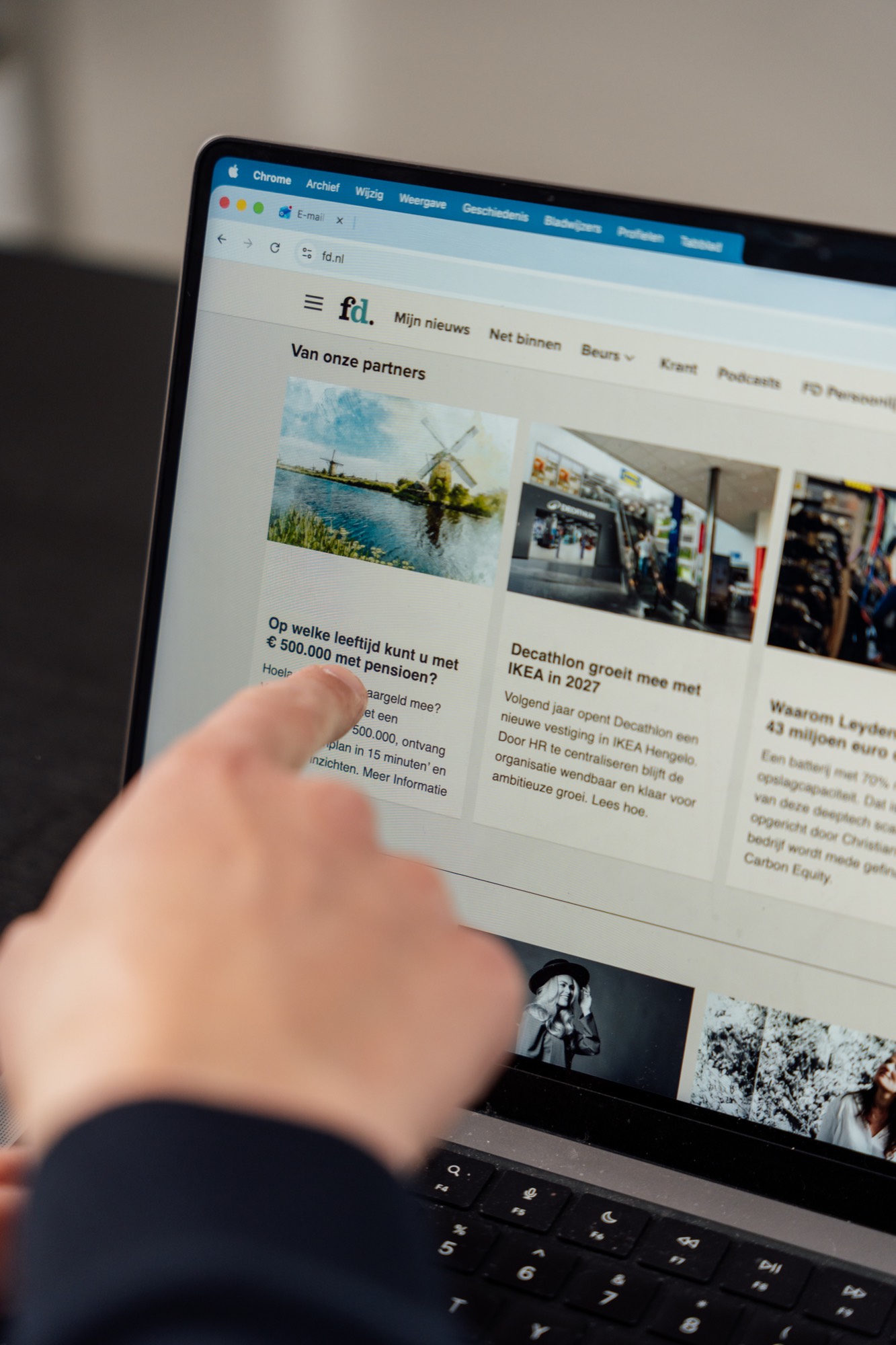 Financiëel nieuws op het scherm
